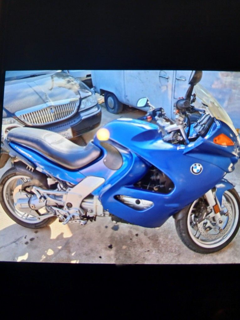 02 Bmw K1200rs 2011 Triumph Sprint Gt