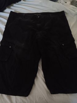 MENS SIZE: (40)        **NORDSTROM EXCLUSIVE BRAND: Z- RAY: 12" INCH CARGO SHORTS ** (•7/10 CONDITION •CLEAN •NO RIPS/ TEARS)  $$5