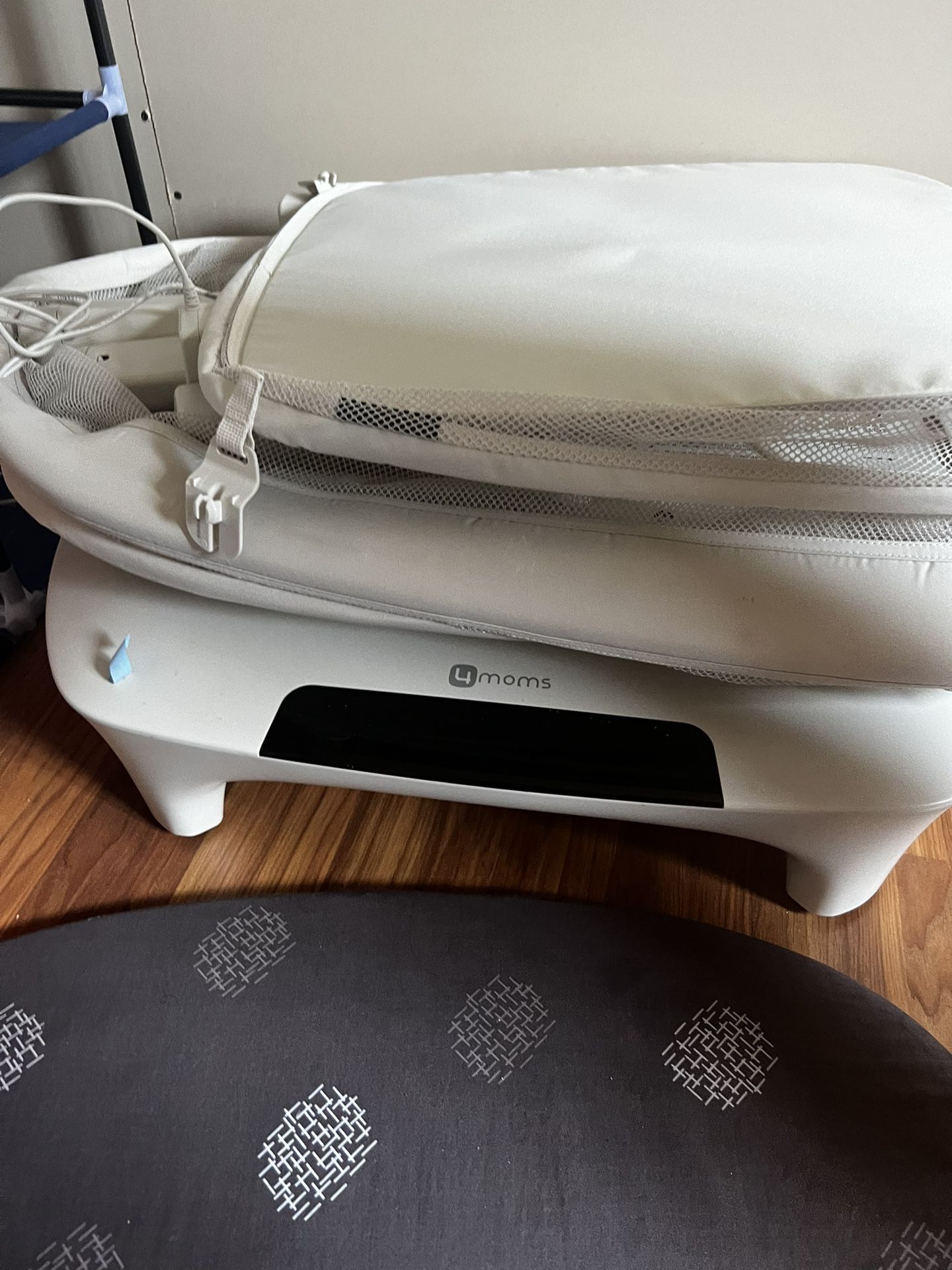 4 Moms Bassinet
