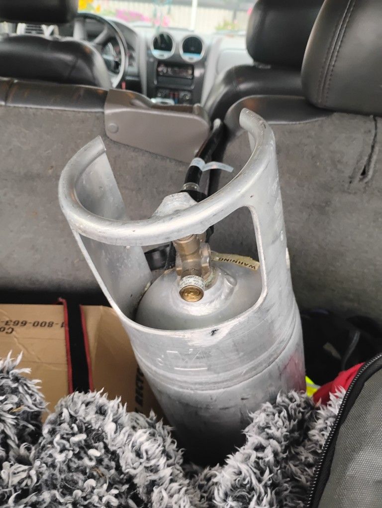 1 Aluminium Tank And 2 Forklift Tanks And 2 BBQ Tanks