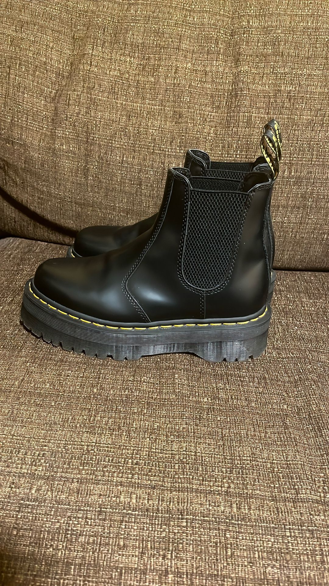 Genuine DOC MARTENS - Chelsea Boots
