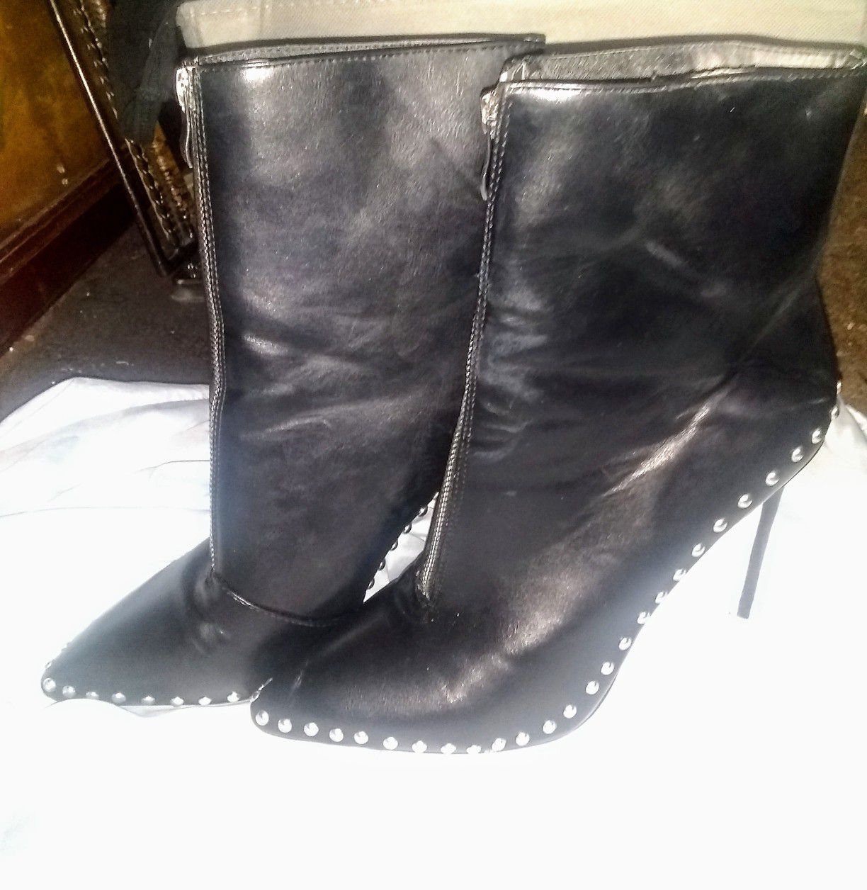 Pick up today!$12 brand new never worn women's size 10 stud bottom heel boots