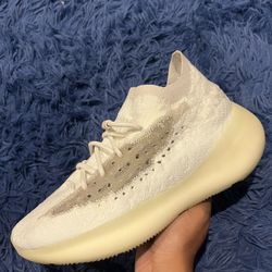 Yeezy 380 Calcite Glow Size 9.5
