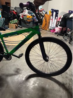 SE Bikes Savage Flyer 27.5", a popular wheelie and cruiser BMX bike This specific model is 2022