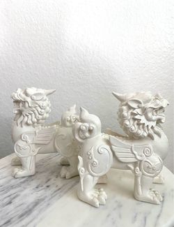 Home decor (White Foo Dog Figurines)