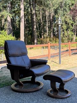 EKORNES STRESSLESS® ADMIRAL RECLINER & OTTOMAN - CHOCOLATE