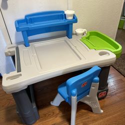 Kids art desk deluxe