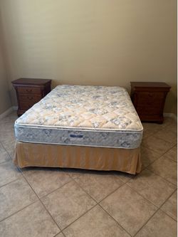 Queen Mattress & Box Spring – Clean and Comfortable
