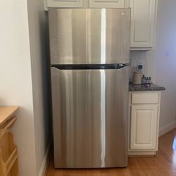 LG Top Freezer Refrigerator 