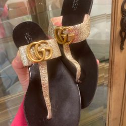 Women’s Gucci slipps 👄 