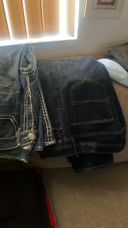 10 pantalones +1 Short los estoy dando por 100 $ están en buen estado uno son libáis otros como ven están en buenas condiciones￼