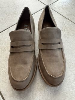 Loafers Me Too size 9, NEW