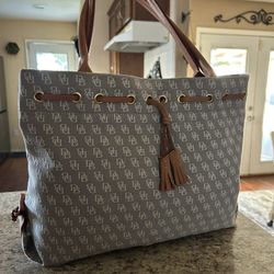 dooney and bourke Bag