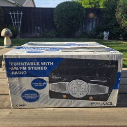 Craig turntable with am/fm radio