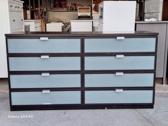 DRESSER