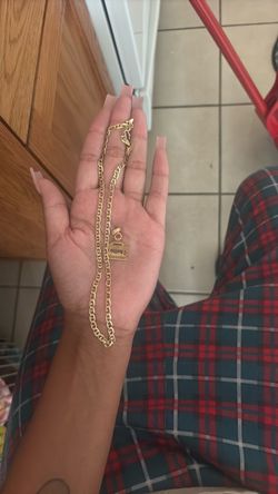 gold chain and pendant