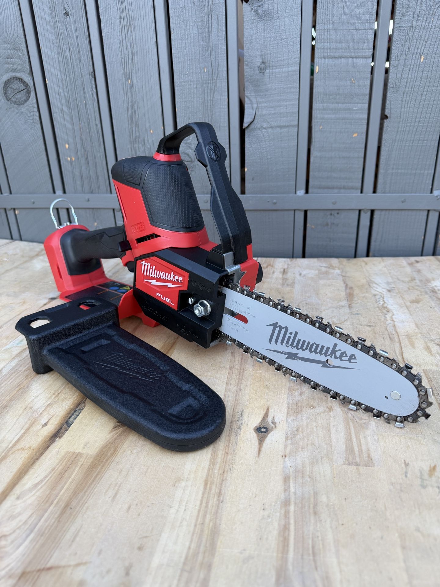 Milwaukee M18 FUEL 18V Lithium-Ion Brushless Battery 8 in. HATCHET Pruning Saw (Tool-Only