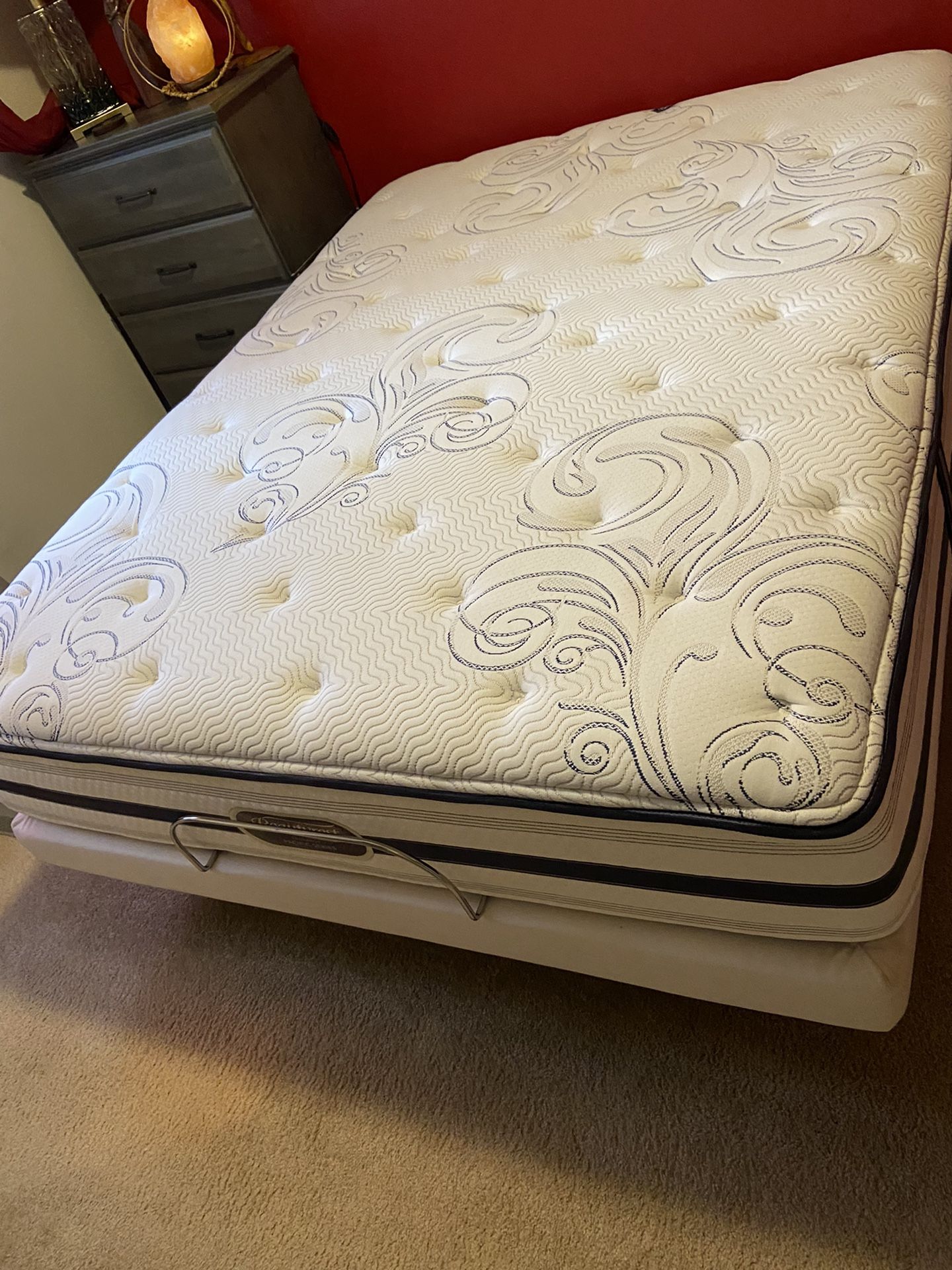 Beauty Rest Recharge Triton HP Queen Mattress With Moveable Base