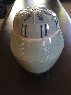  eW-Small Handmade Ceramic Urn
