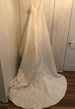 Brand New David’s Bridal wedding dress. Size 8