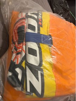 Zoom world of water sports towable raft !