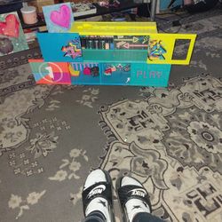 LOL Dollhouse And There's Two Little Uh LOL Dolls