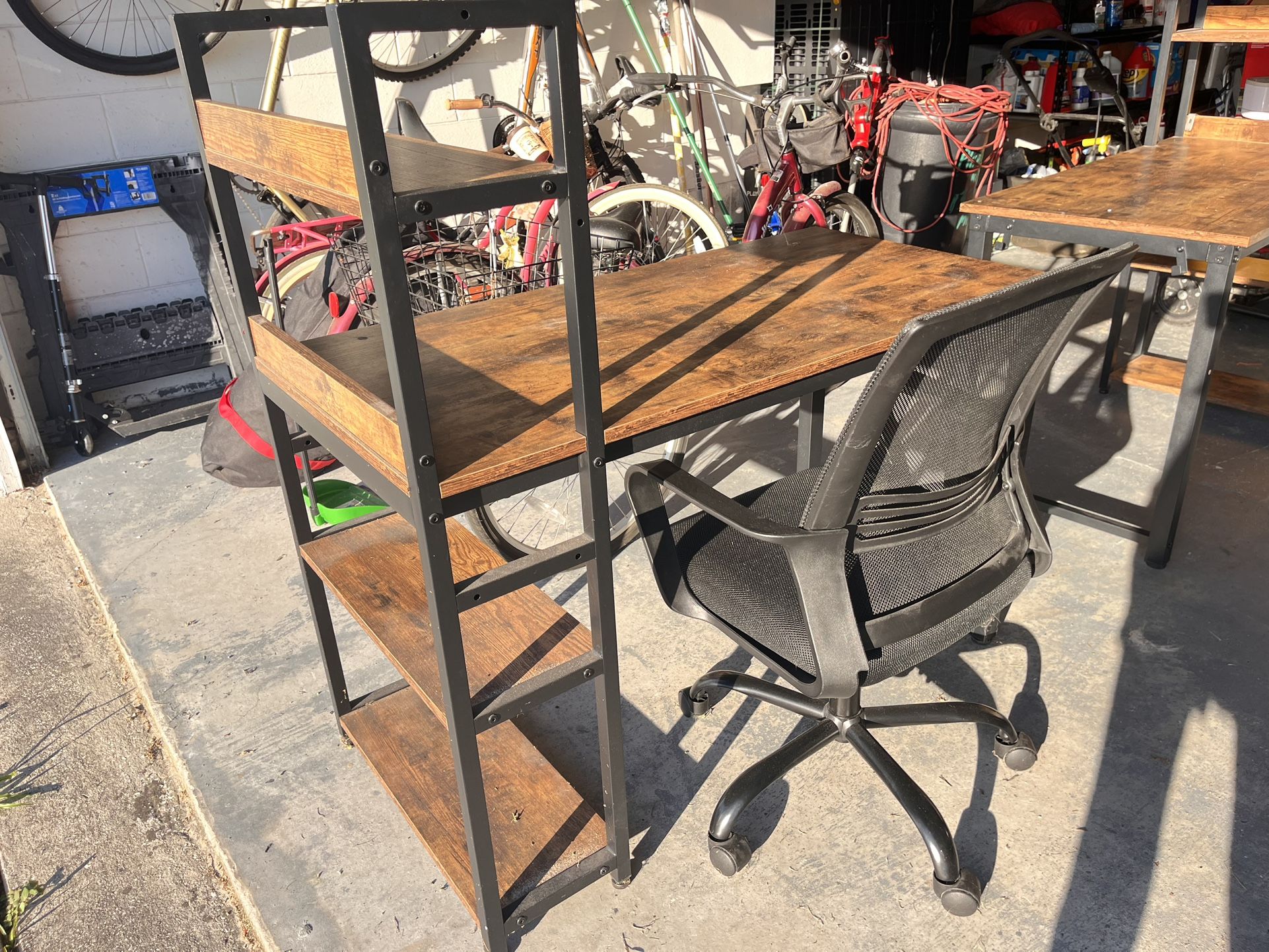 Desks on Great Condition!!