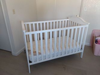 Baby crib with mattress
