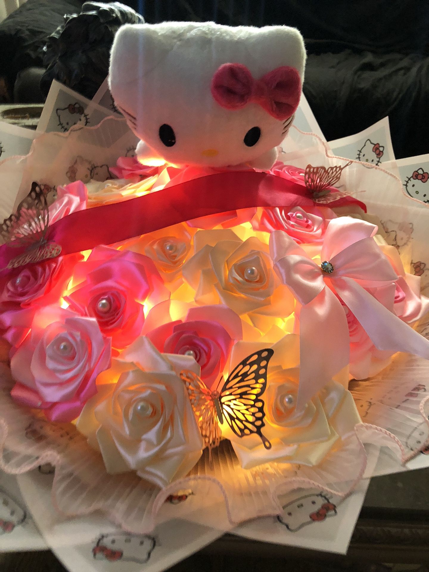 Ramo De Flores Eternas Con Hello Kitty $50