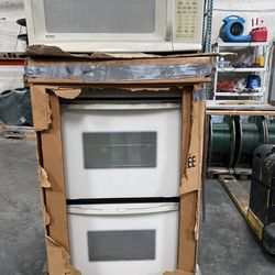 Whirlpool Conventional Oven & Matching Microwave 