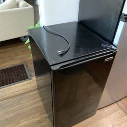 Magic Chef Black 4.4 cu. ft. Mini Fridge