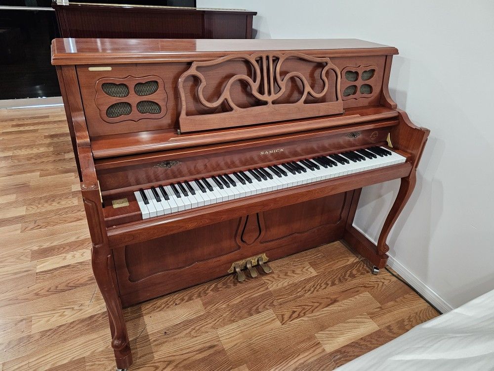 Samick SC-320 Console Piano