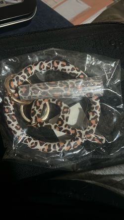 Wristlet bangle