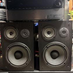 Nice Harman kardon avr 2600 7.1 channel HDMI receiver with original remote and Yamaha NS-A 635A bookshelf speaker 