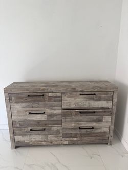 Dresser 59in/35in