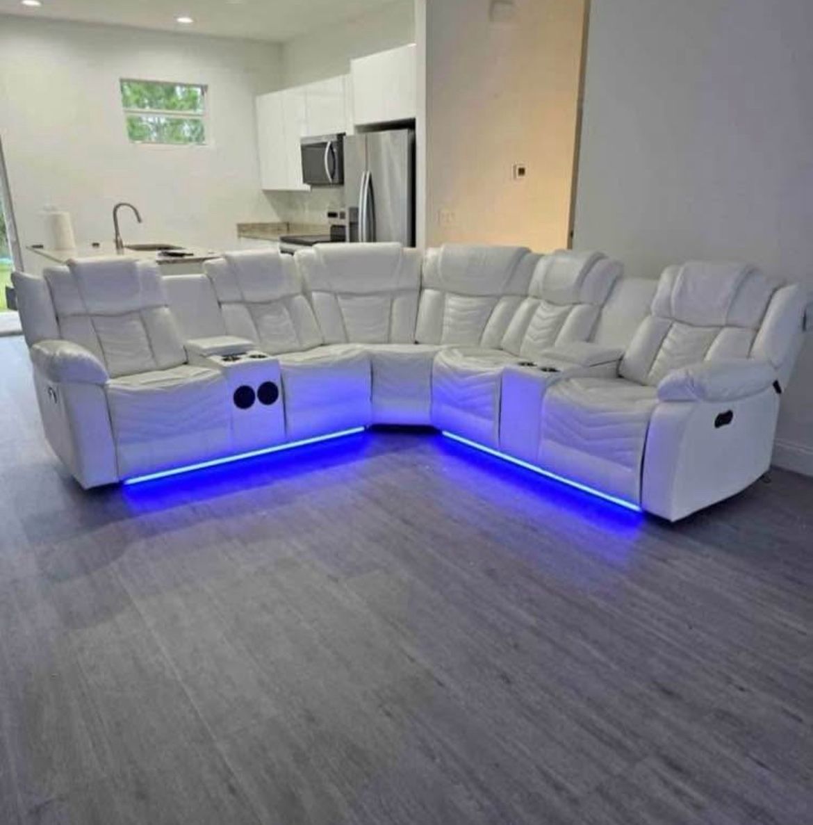 Sectipnal Reclinable White And Gray 