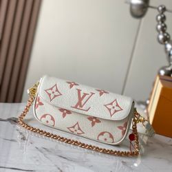 A very versatile women's bag