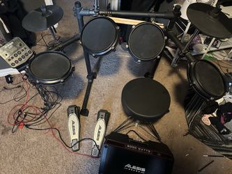 Alesis Electric Drum Set w Amp