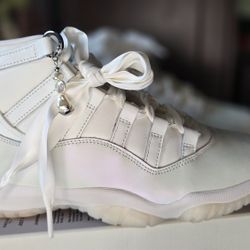 Air Jordan 11 Retro, Pearl Size 9.5