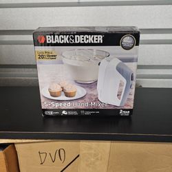 5 Speed Black & Decker Hand Mixer - White