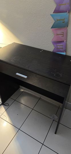 A desk with drawer