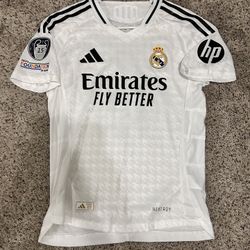 Real Madrid 24/25 Home Kit Valverde No.8 Player Version