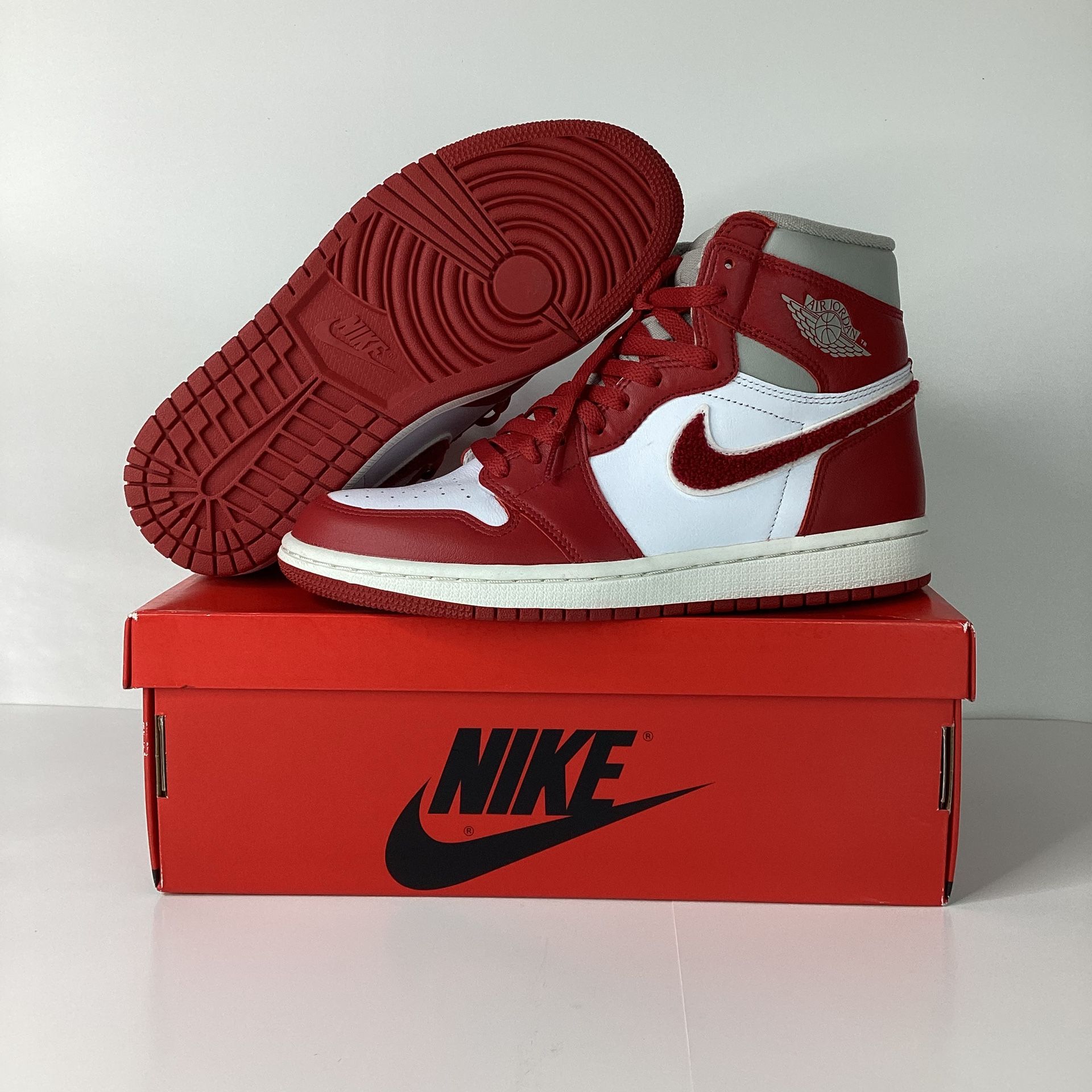 Jordan 1 Retro High OG In Varsity Red Shoes Women’s Size : 8.5 With Original Box 