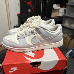 Nike dunk low needleworks