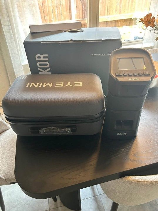 Uneekor Eye Mini Lunch Monitor