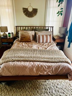 Queen size Mid Century Modern Spindle Bed Frame (no mattress)