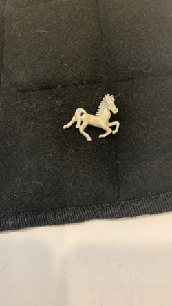 Running IRIDESCENT HORSE PIN Galloping Equestrian RAINBOW Pearlessence 3/4 of an inch excellent condition