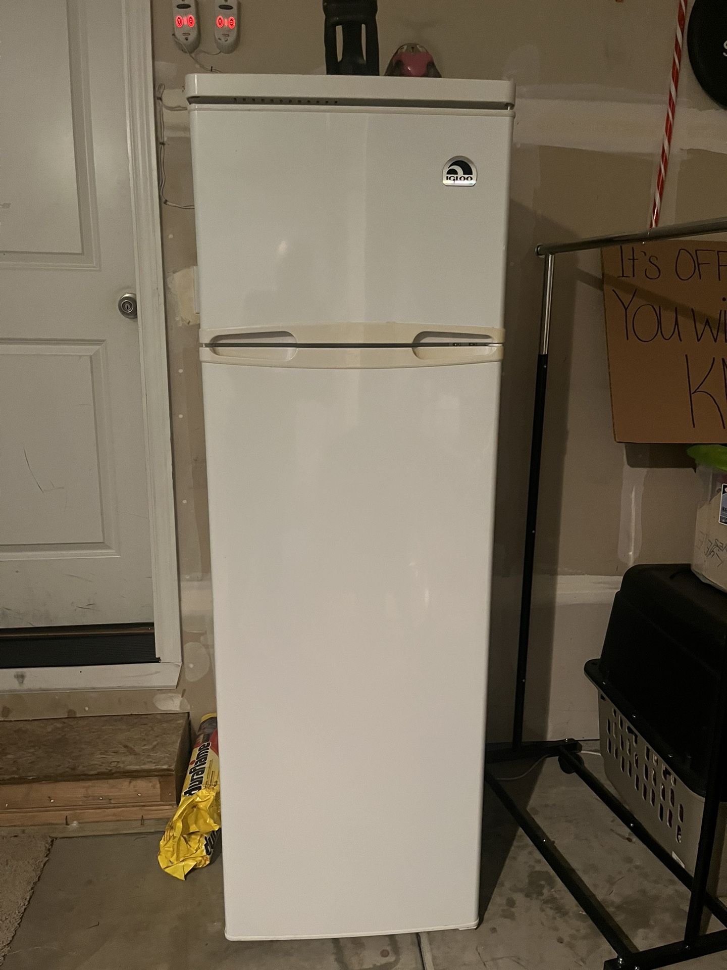 Small Medium Igloo Fridge/freezer Combo!