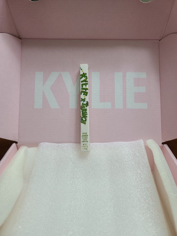Kylie Jenner X The Grinch Liquid Kyliner Pen