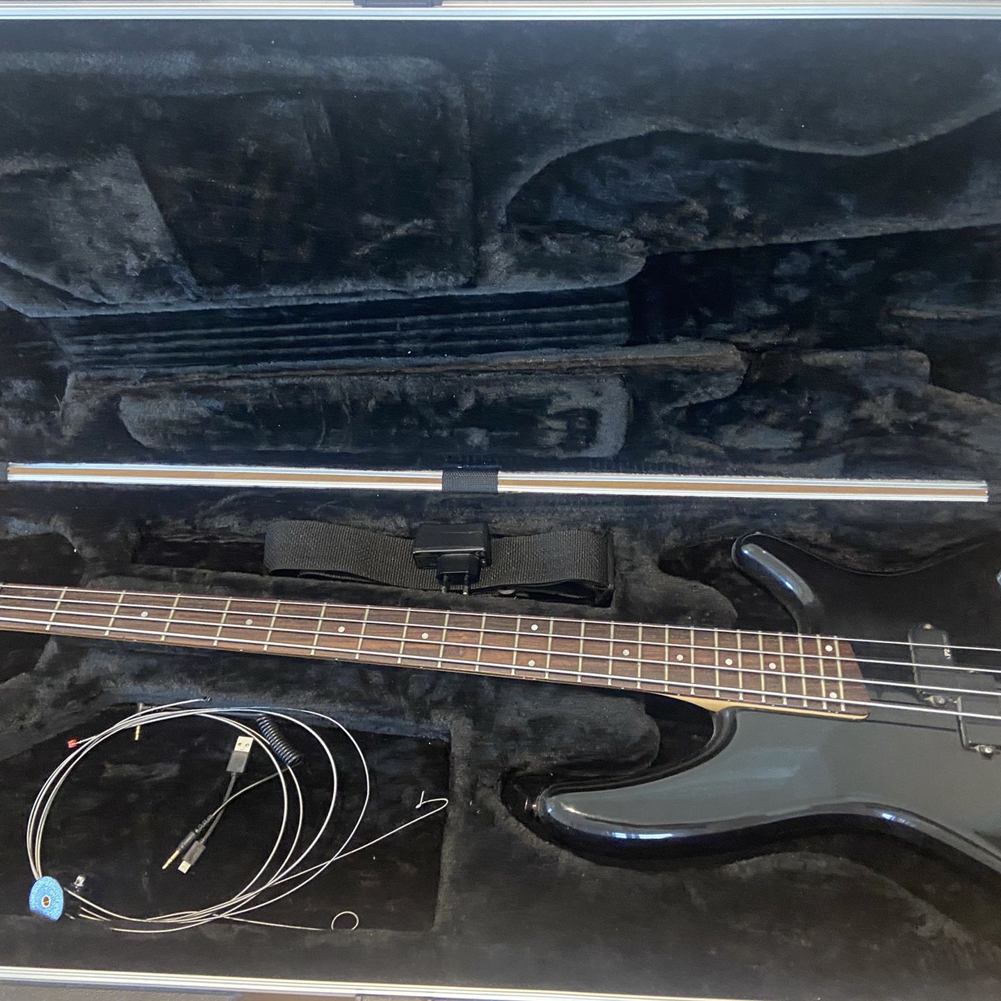 Ibanez SD GR Soundgear Bass Guitar And SKB Hard Shell Case